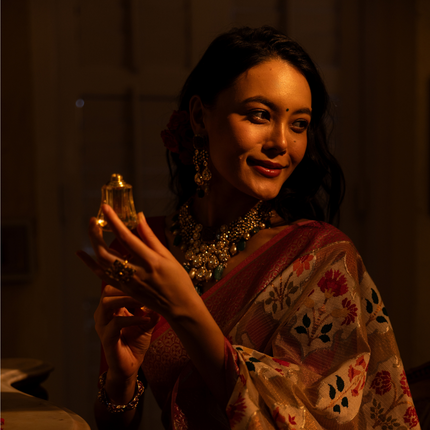 A classic, elegant weave for the weddings. Hand woven  in precious gold & silver .